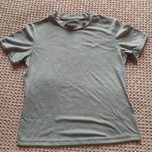 Pre owned ladies top dri fit nike